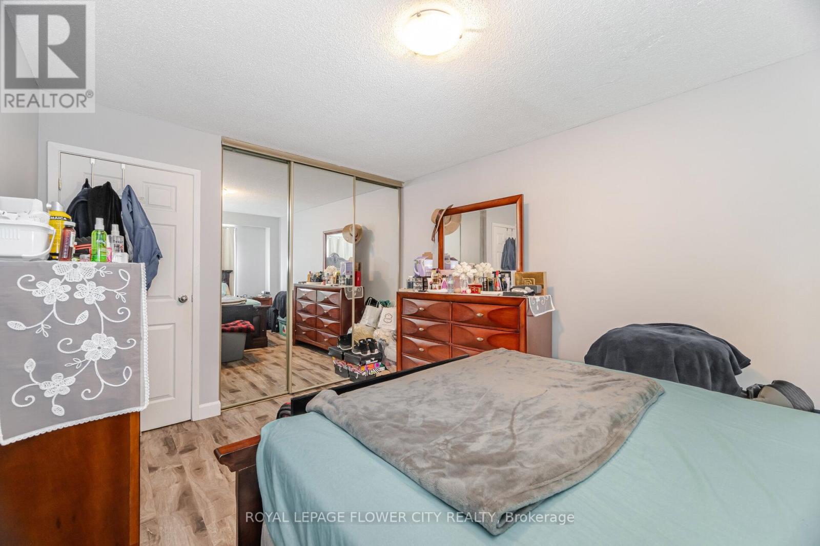 Photo 29 of 376 Hansen Road N, Brampton ON