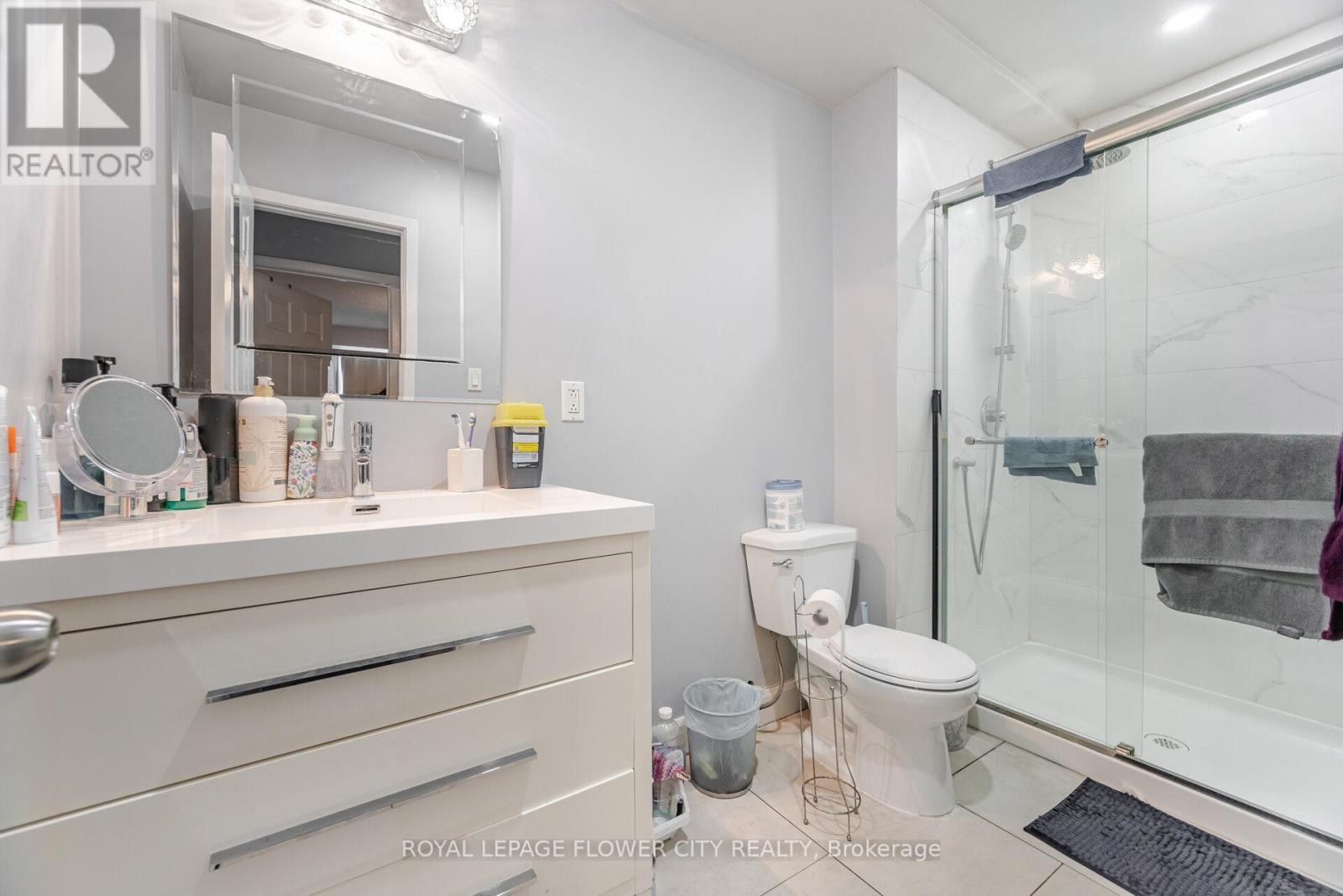 Photo 20 of 376 Hansen Road N, Brampton ON