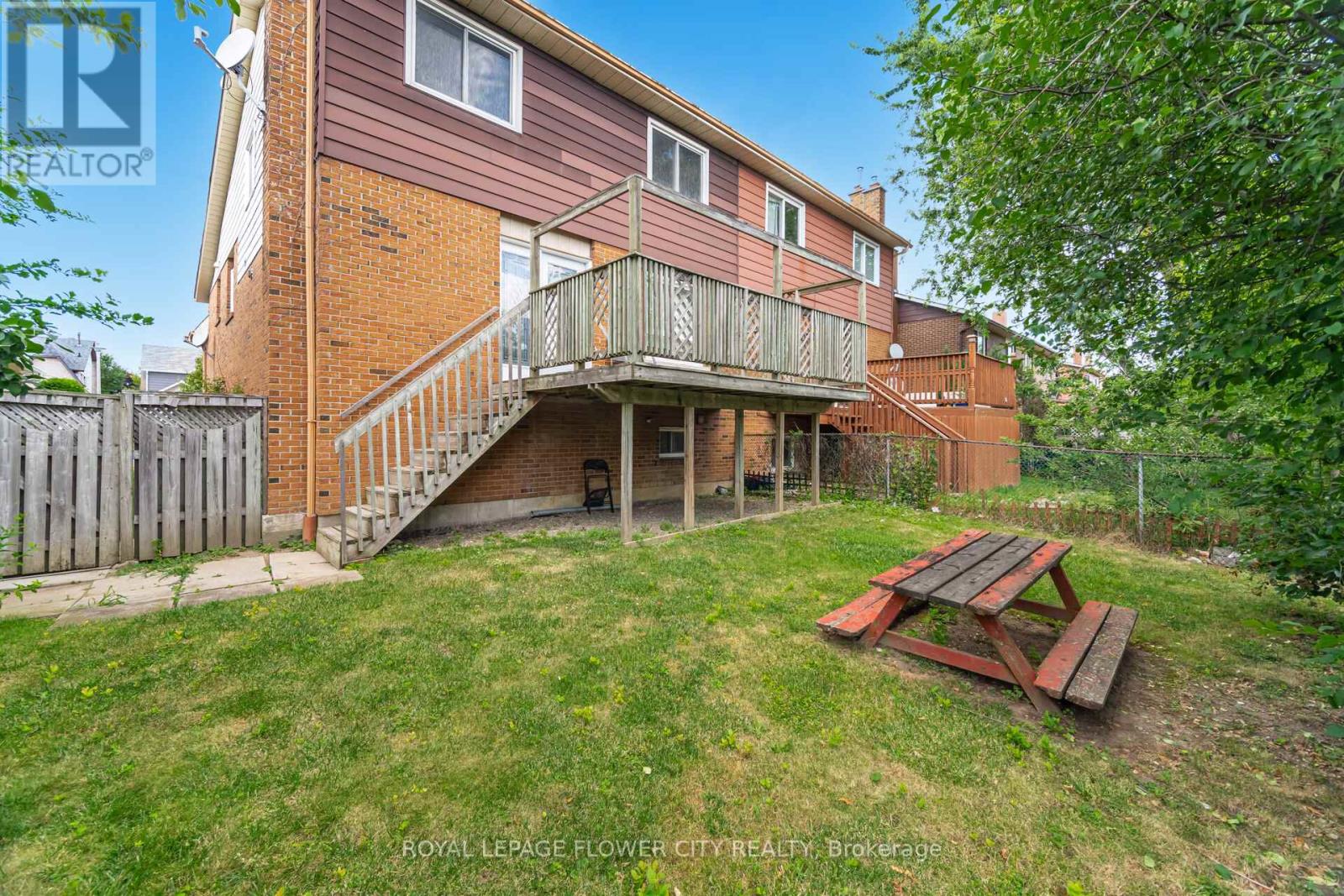 Photo 3 of 376 Hansen Road N, Brampton ON