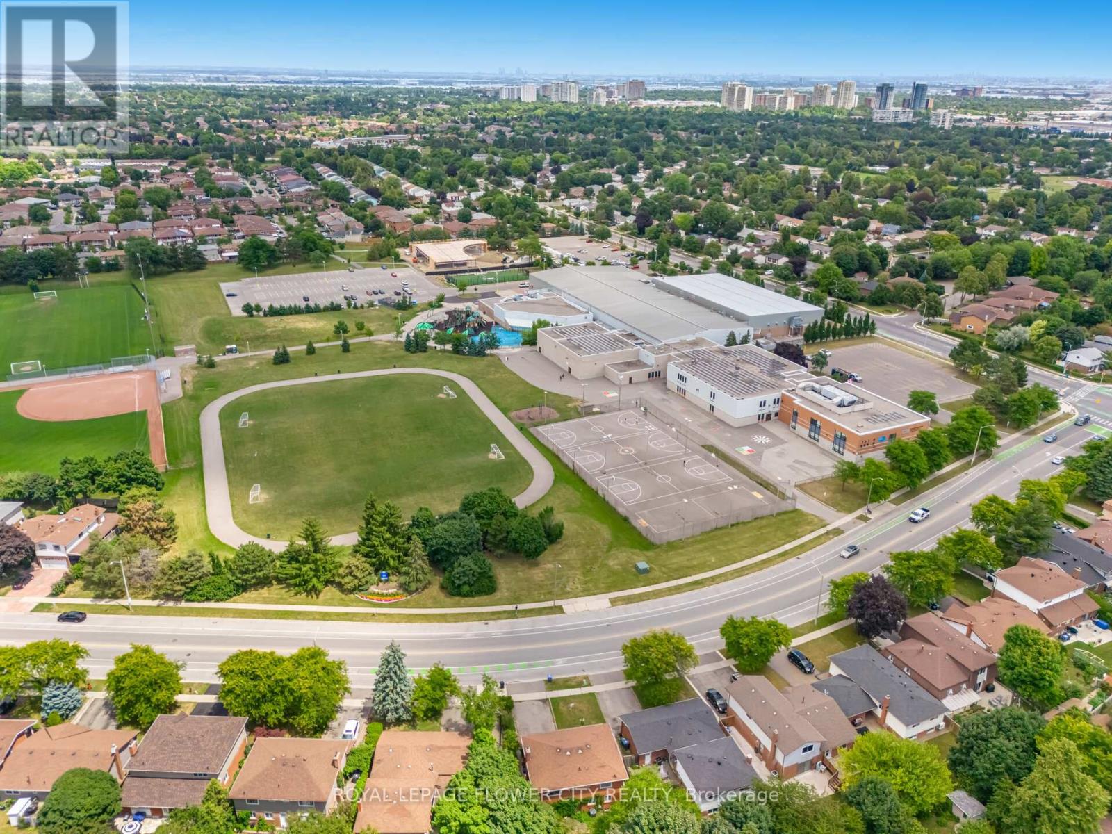 Photo 9 of 376 Hansen Road N, Brampton ON