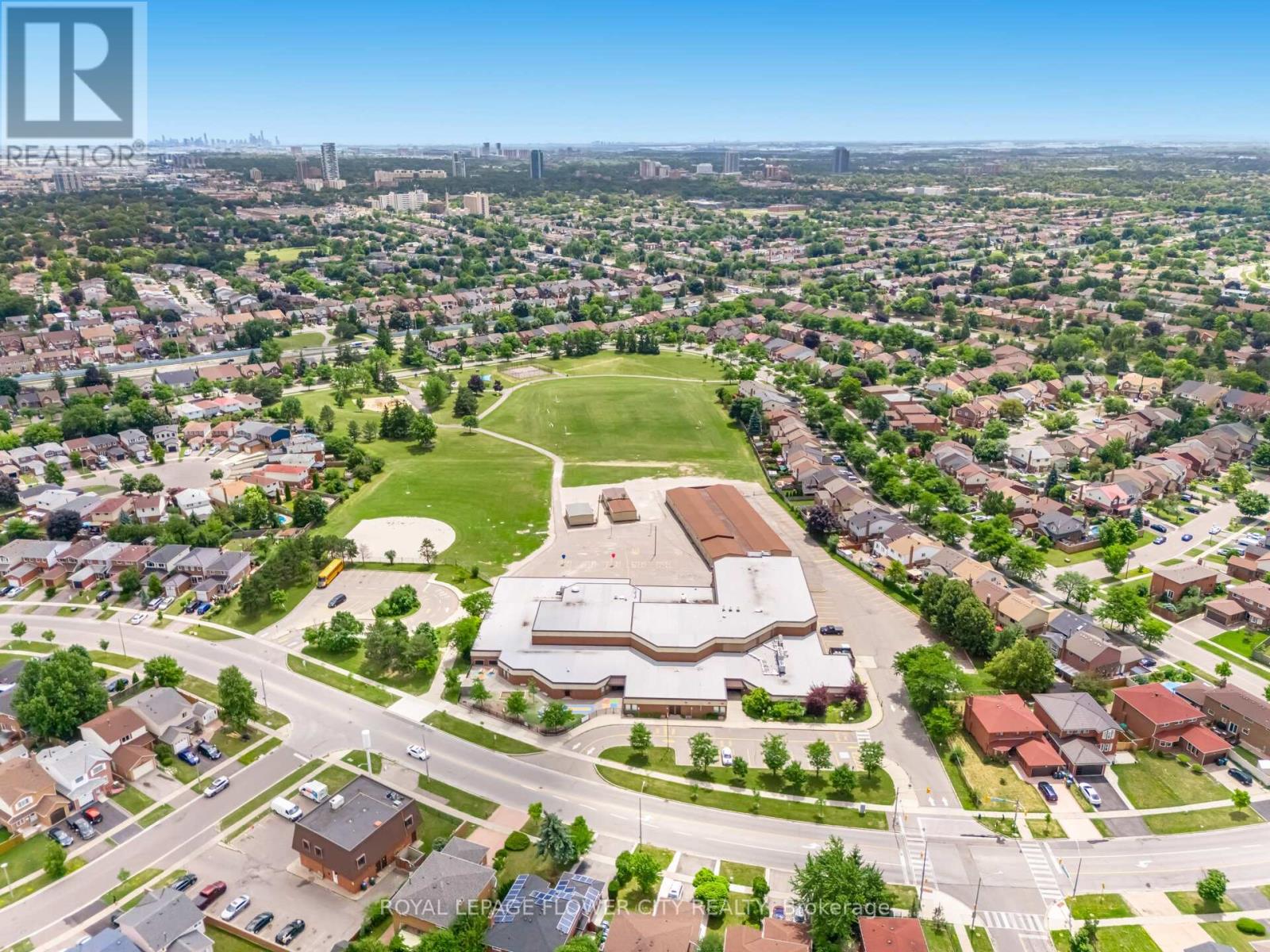 Photo 13 of 376 Hansen Road N, Brampton ON