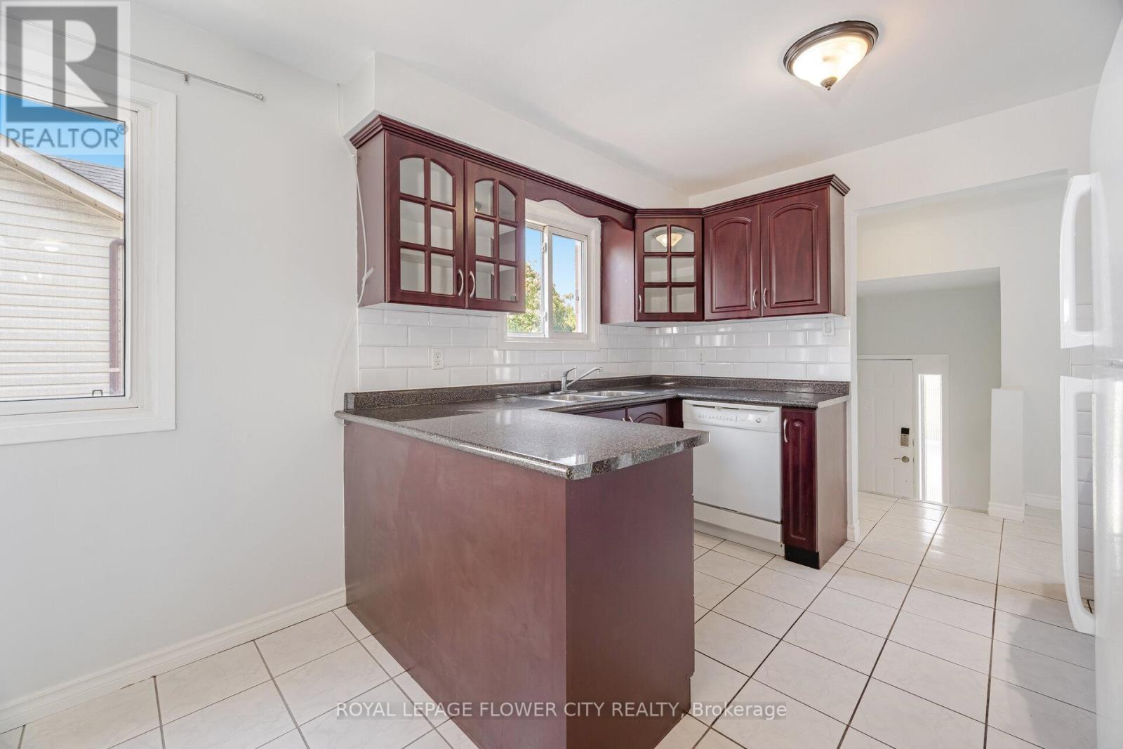 Photo 15 of 376 Hansen Road N, Brampton ON