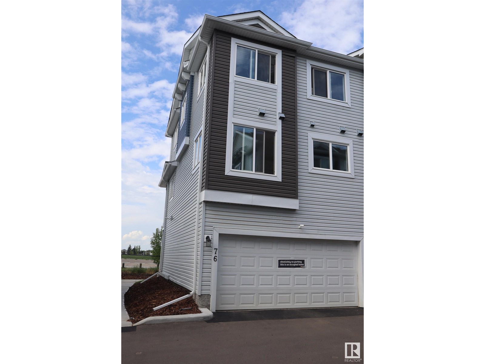 Photo 2 of 76 16335 84 St Nw, Edmonton AB