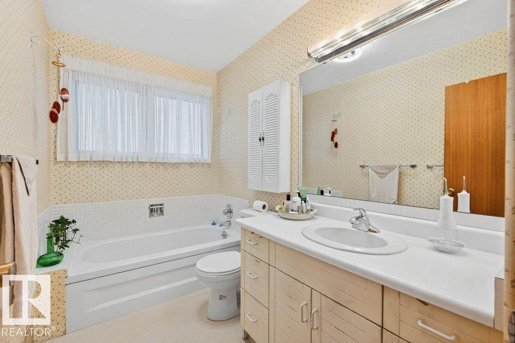 Photo 34 of 10752 43 St Nw, Edmonton AB