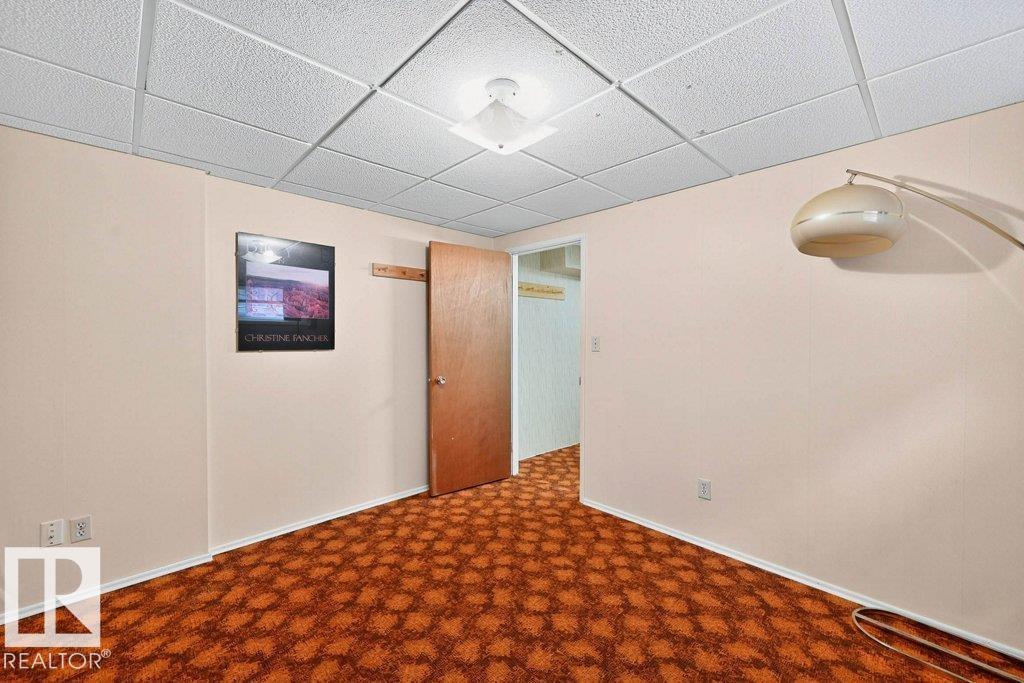Photo 18 of 10752 43 St Nw, Edmonton AB