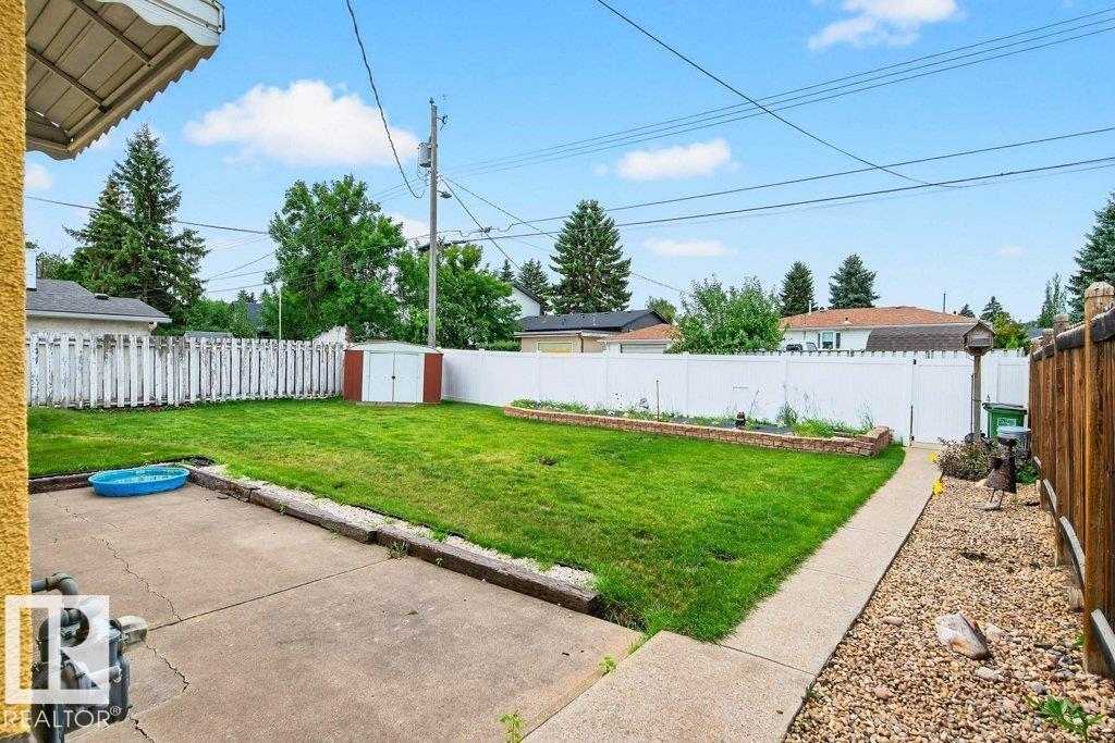 Photo 31 of 10752 43 St Nw, Edmonton AB