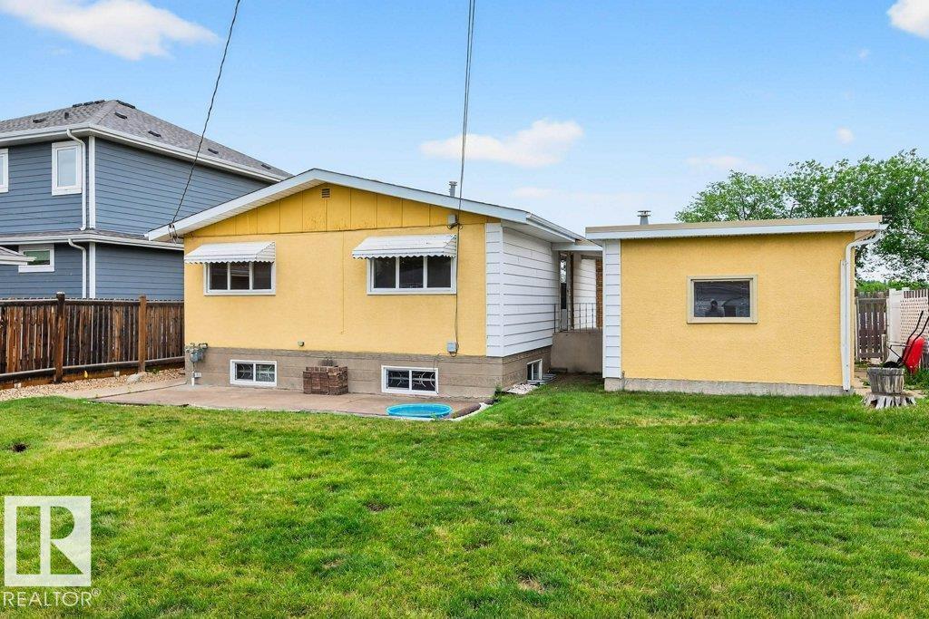 Photo 10 of 10752 43 St Nw, Edmonton AB