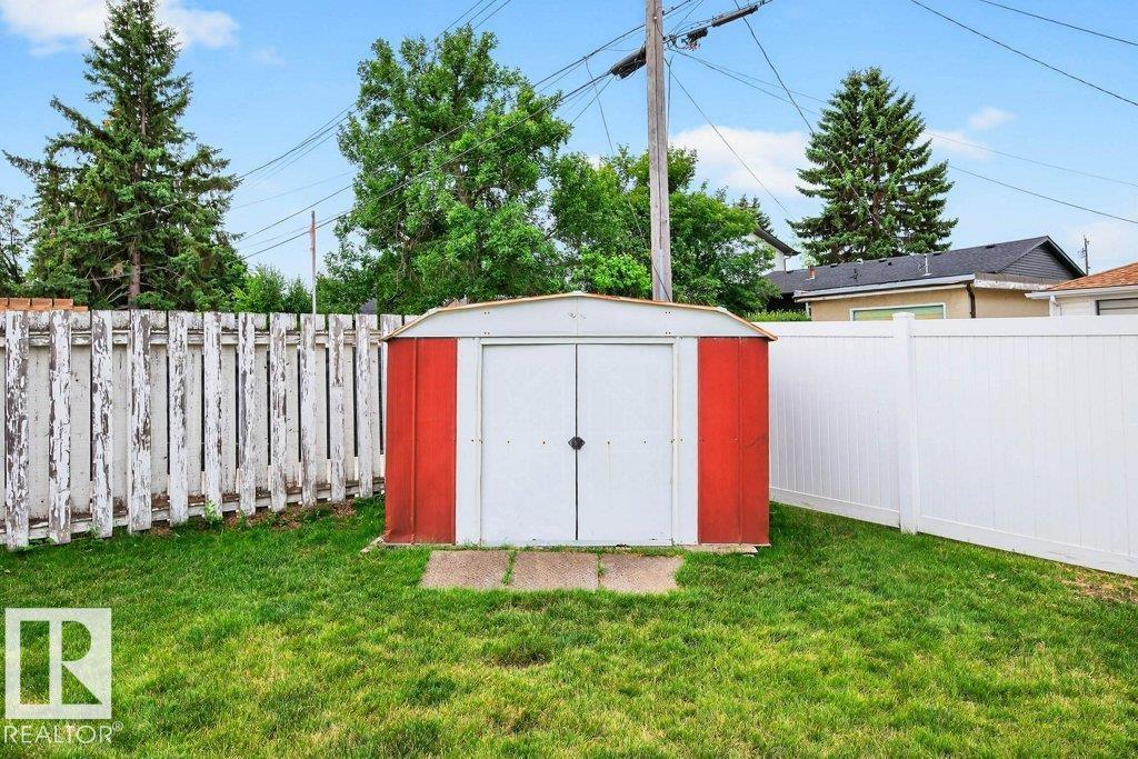 Photo 35 of 10752 43 St Nw, Edmonton AB