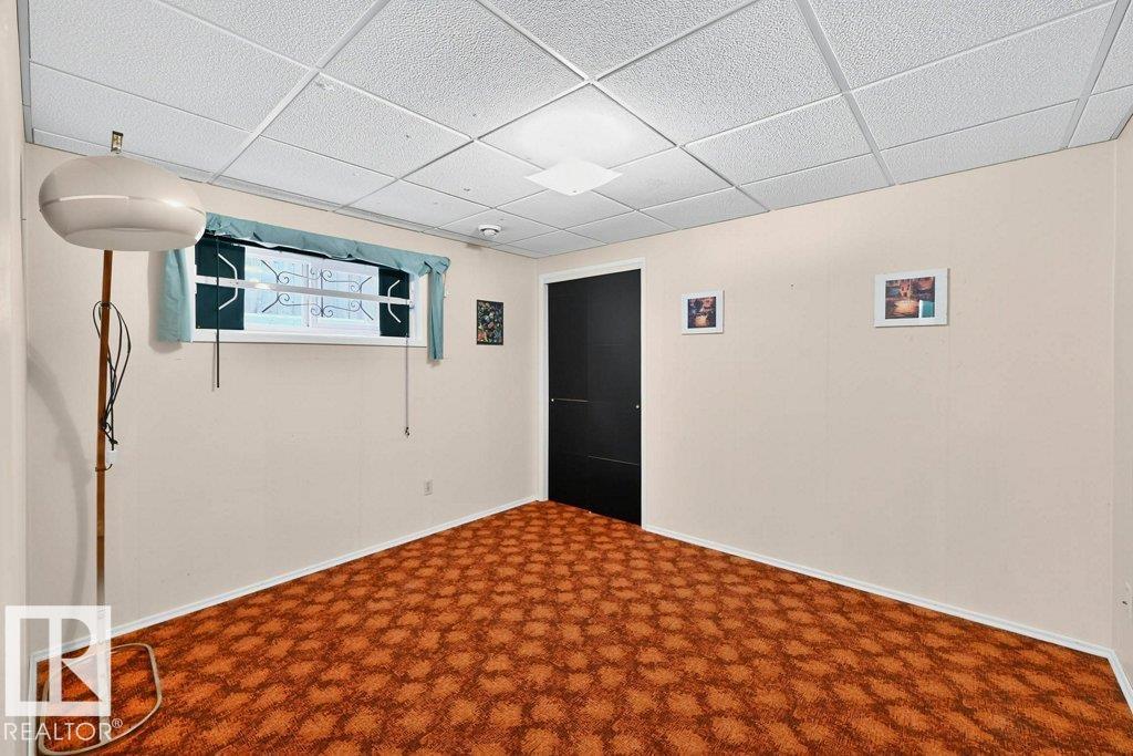 Photo 5 of 10752 43 St Nw, Edmonton AB