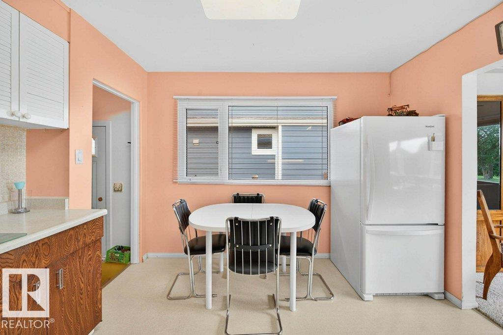 Photo 38 of 10752 43 St Nw, Edmonton AB