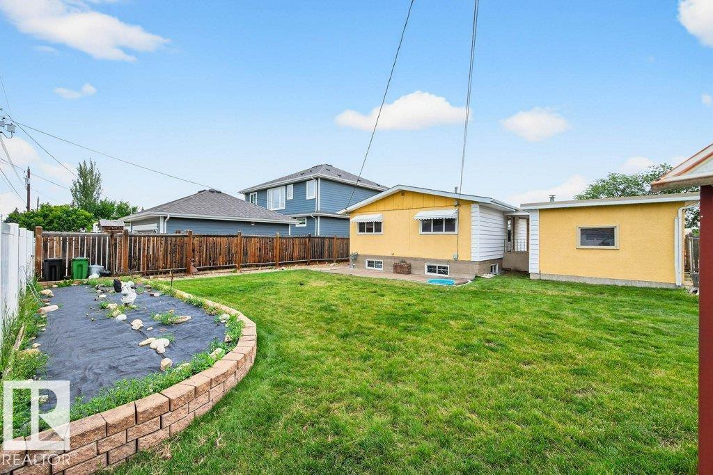 Photo 19 of 10752 43 St Nw, Edmonton AB