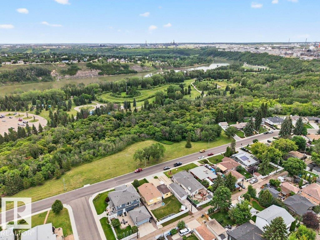 Photo 37 of 10752 43 St Nw, Edmonton AB