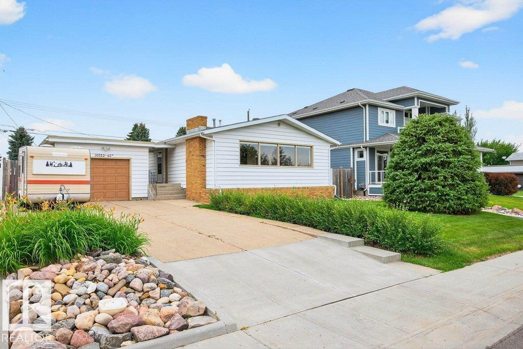 Photo 3 of 10752 43 St Nw, Edmonton AB