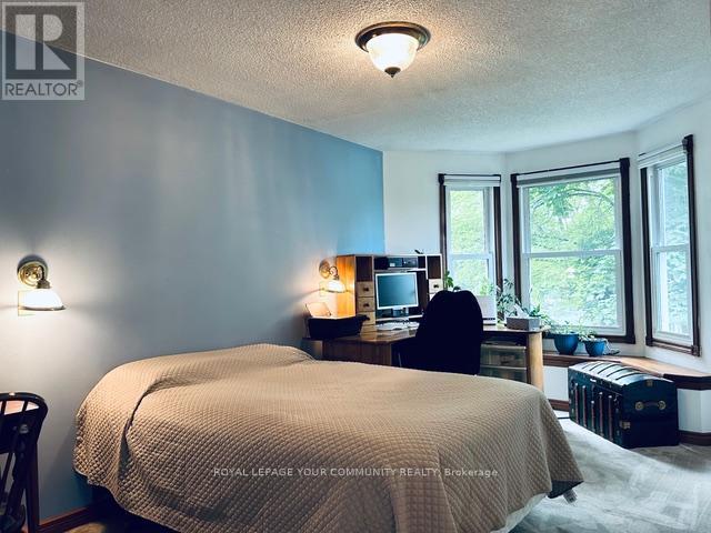 Photo 5 of 41 Pineway Avenue, Georgina ON