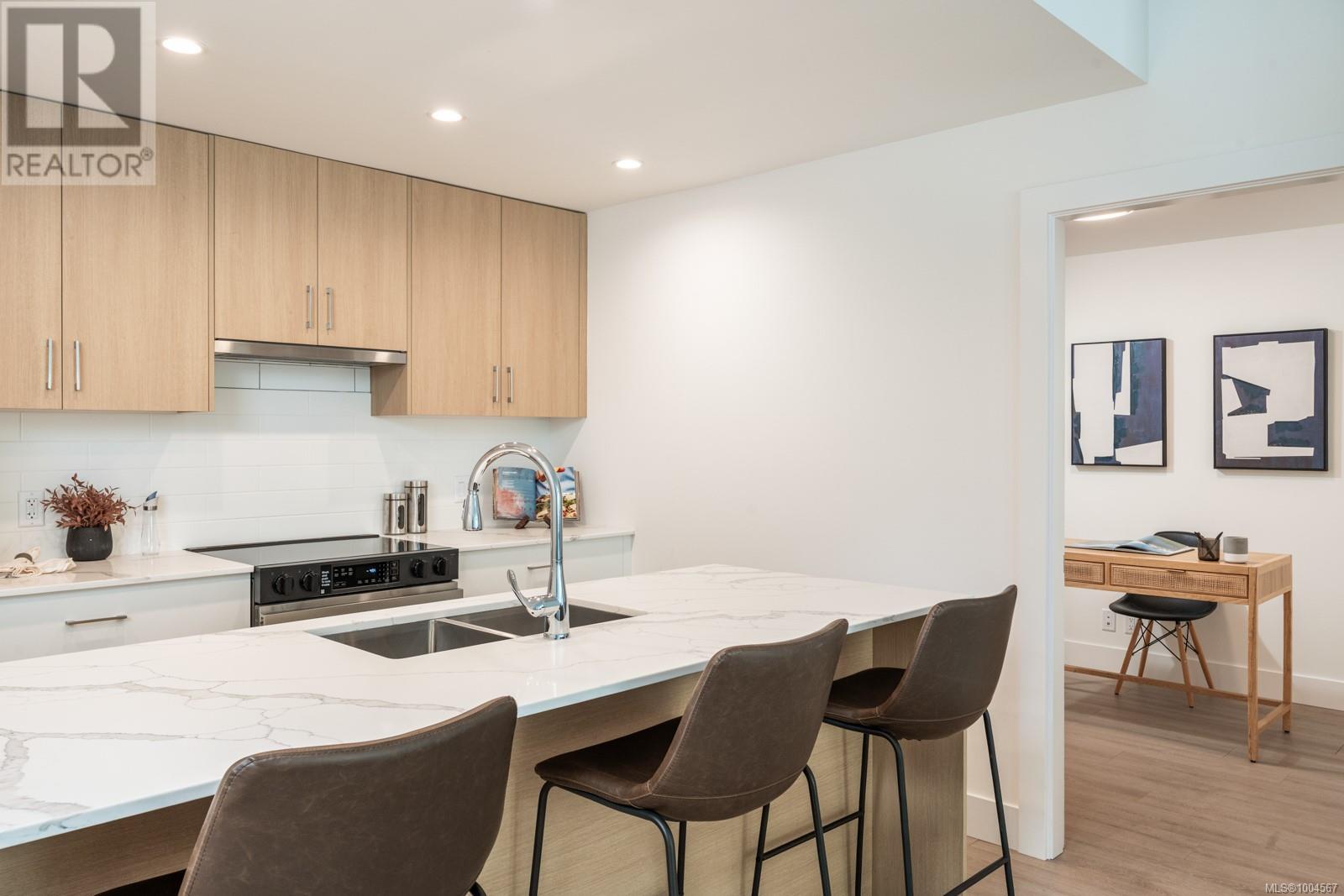 Photo 9 of 202 258 Helmcken Rd, View Royal BC