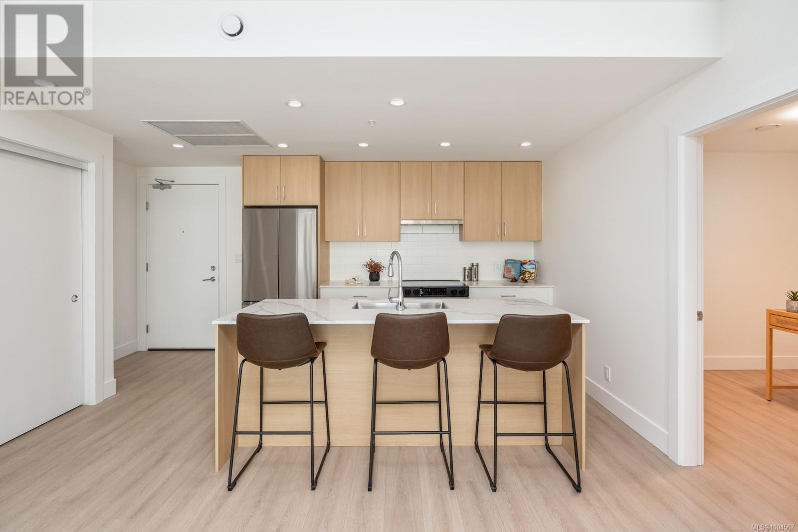 Photo 8 of 202 258 Helmcken Rd, View Royal BC