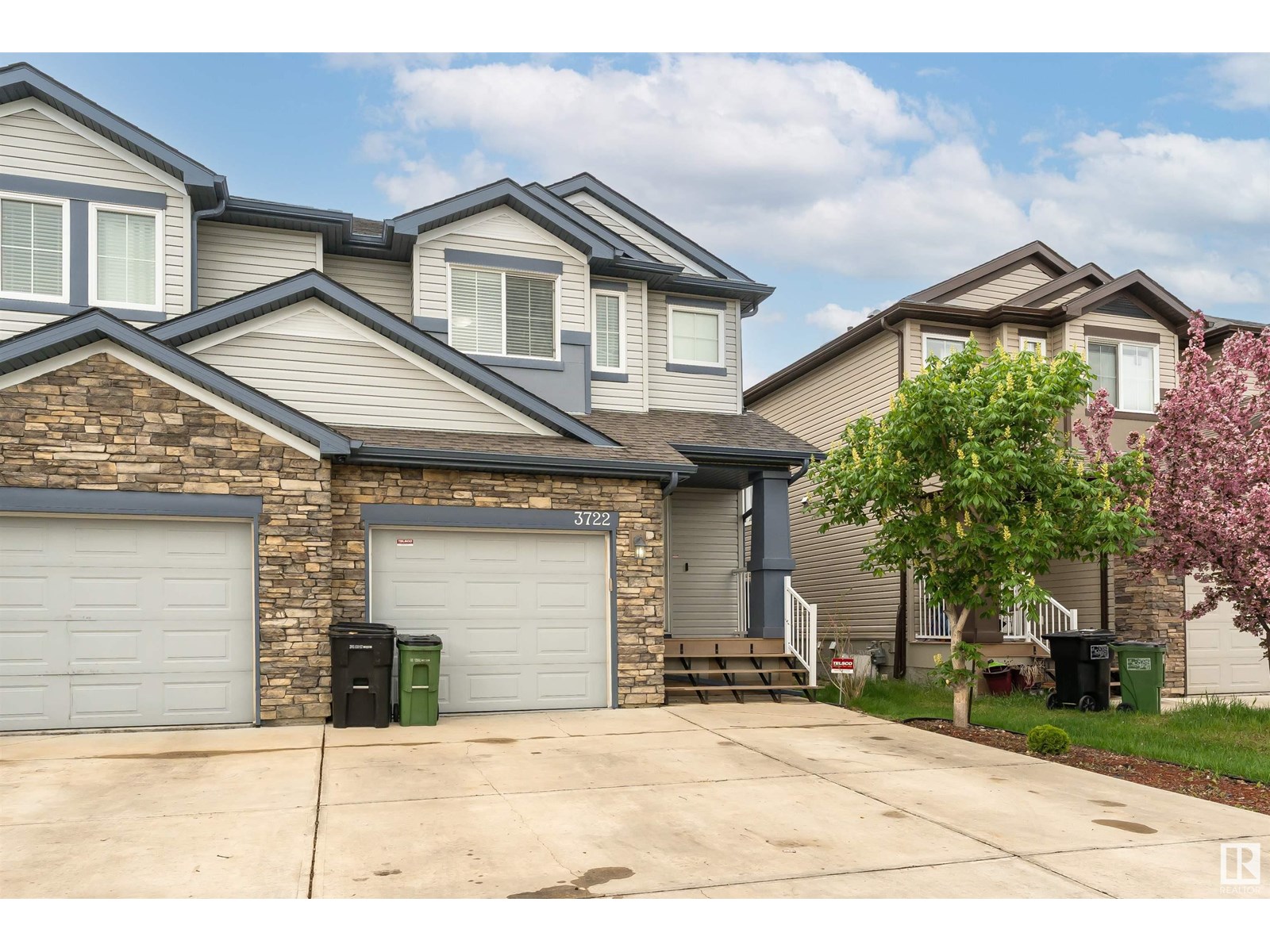 Photo 2 of 3722 9 St Nw, Edmonton AB