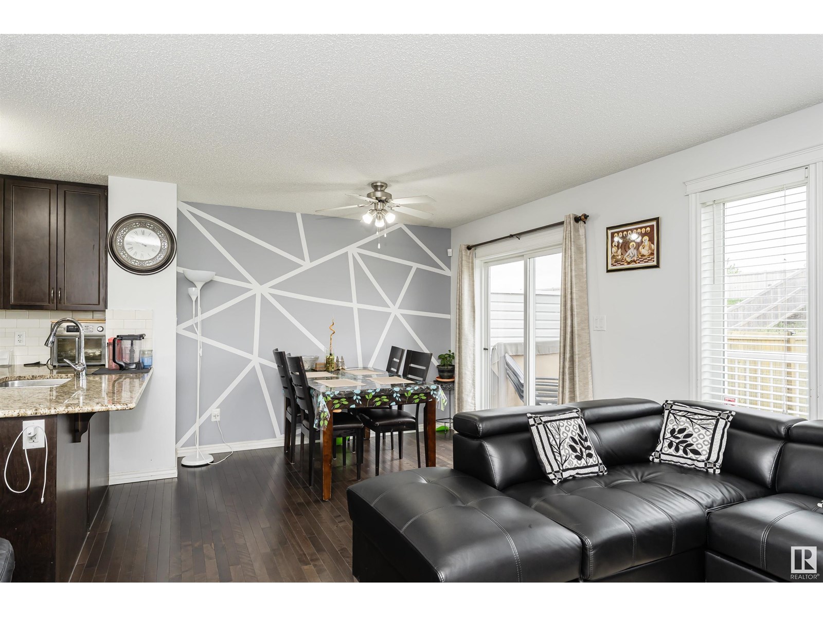 Photo 18 of 3722 9 St Nw, Edmonton AB