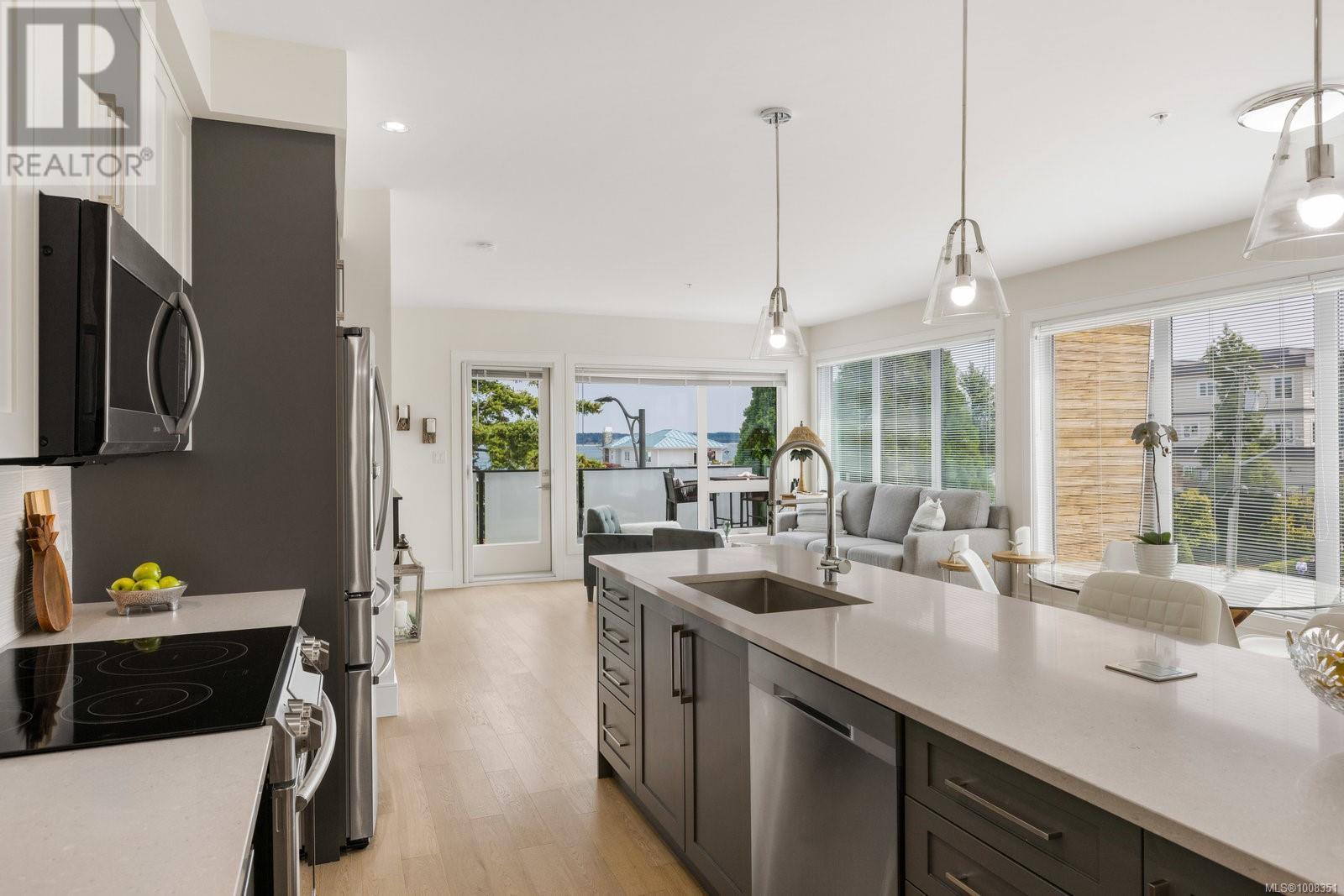 303 2526 Bevan Avenue, Sidney