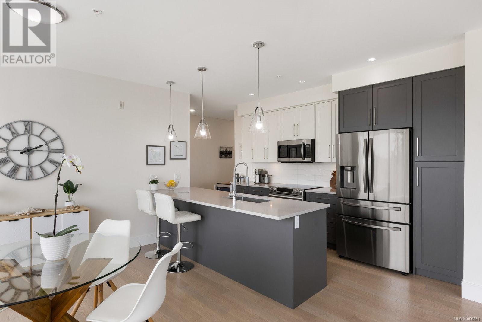 303 2526 Bevan Avenue, Sidney