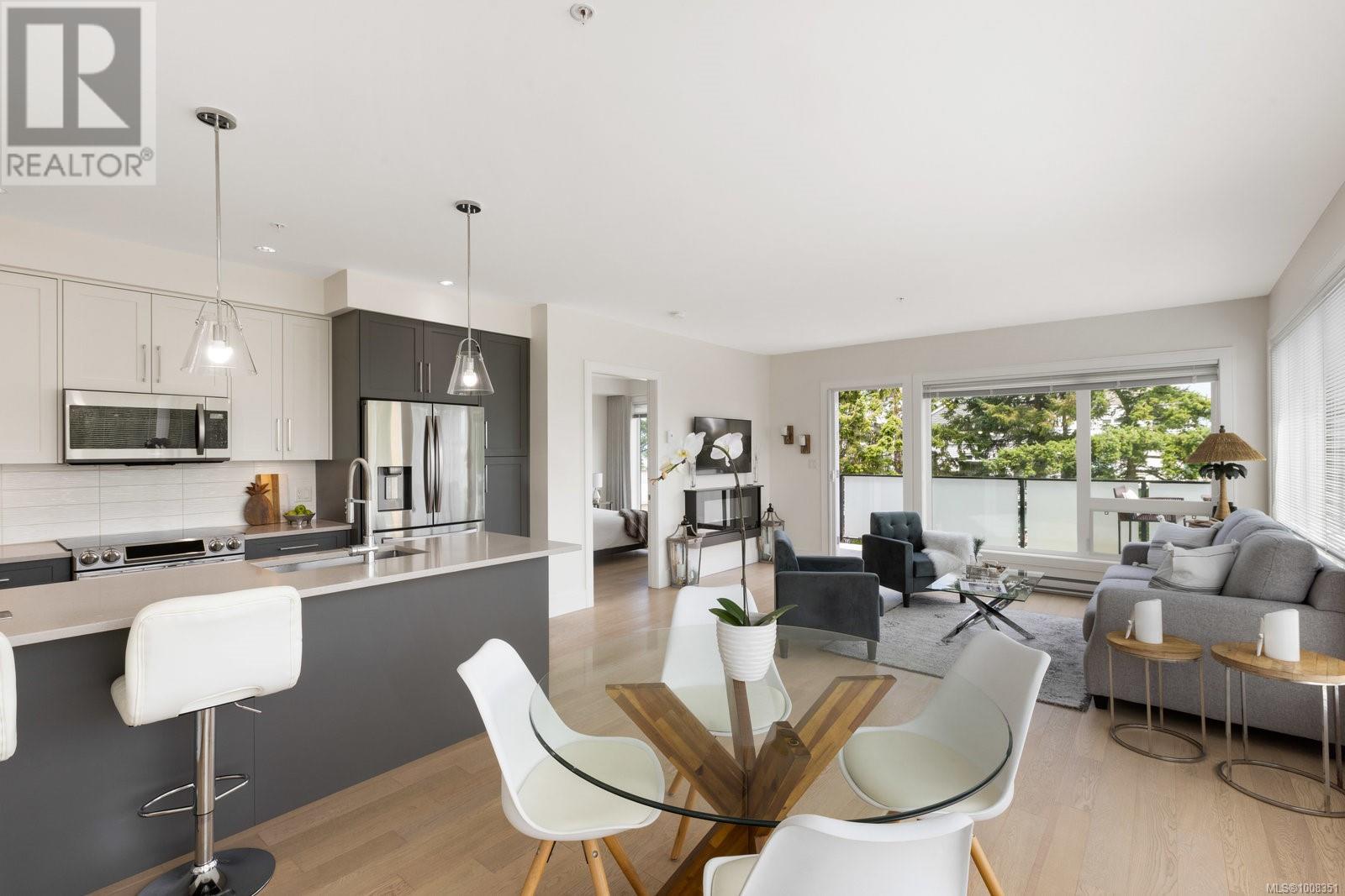 303 2526 Bevan Avenue, Sidney