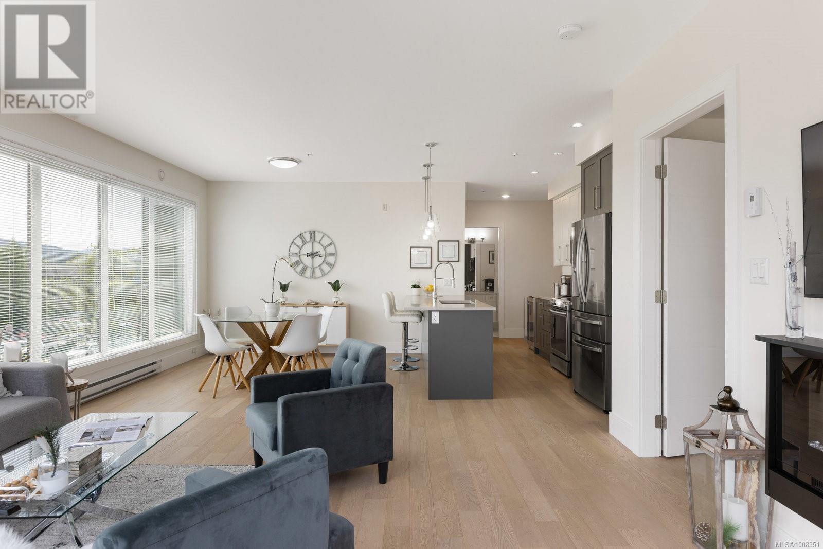 303 2526 Bevan Avenue, Sidney