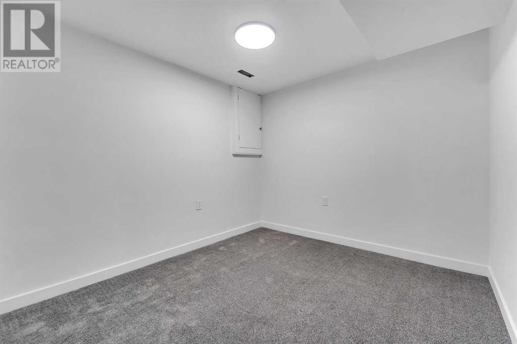 Single Family House for Sale in  Deer Ridge Way SE Deer Ridge Calgary 