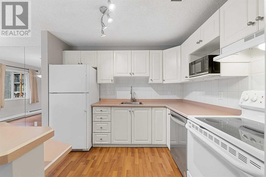 Single Family House for Sale in    Avenue SW Cliff Bungalow Calgary 