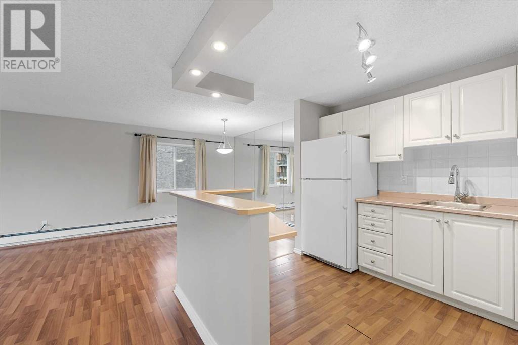 Single Family House for Sale in    Avenue SW Cliff Bungalow Calgary 