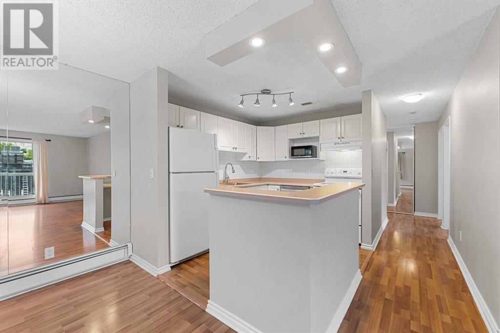 Single Family House for Sale in    Avenue SW Cliff Bungalow Calgary 