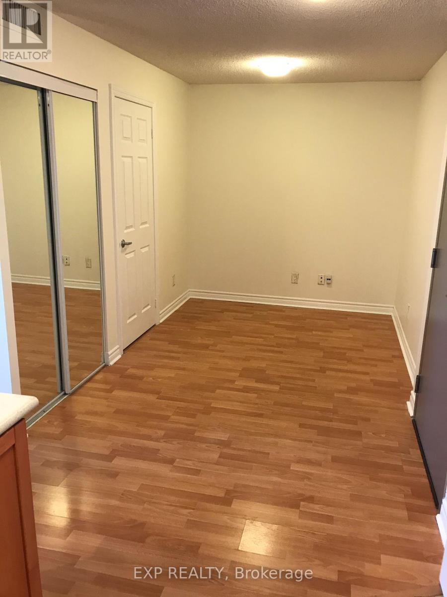 Photo 9 of 834 3888 Duke Of York Boulevard, Mississauga ON
