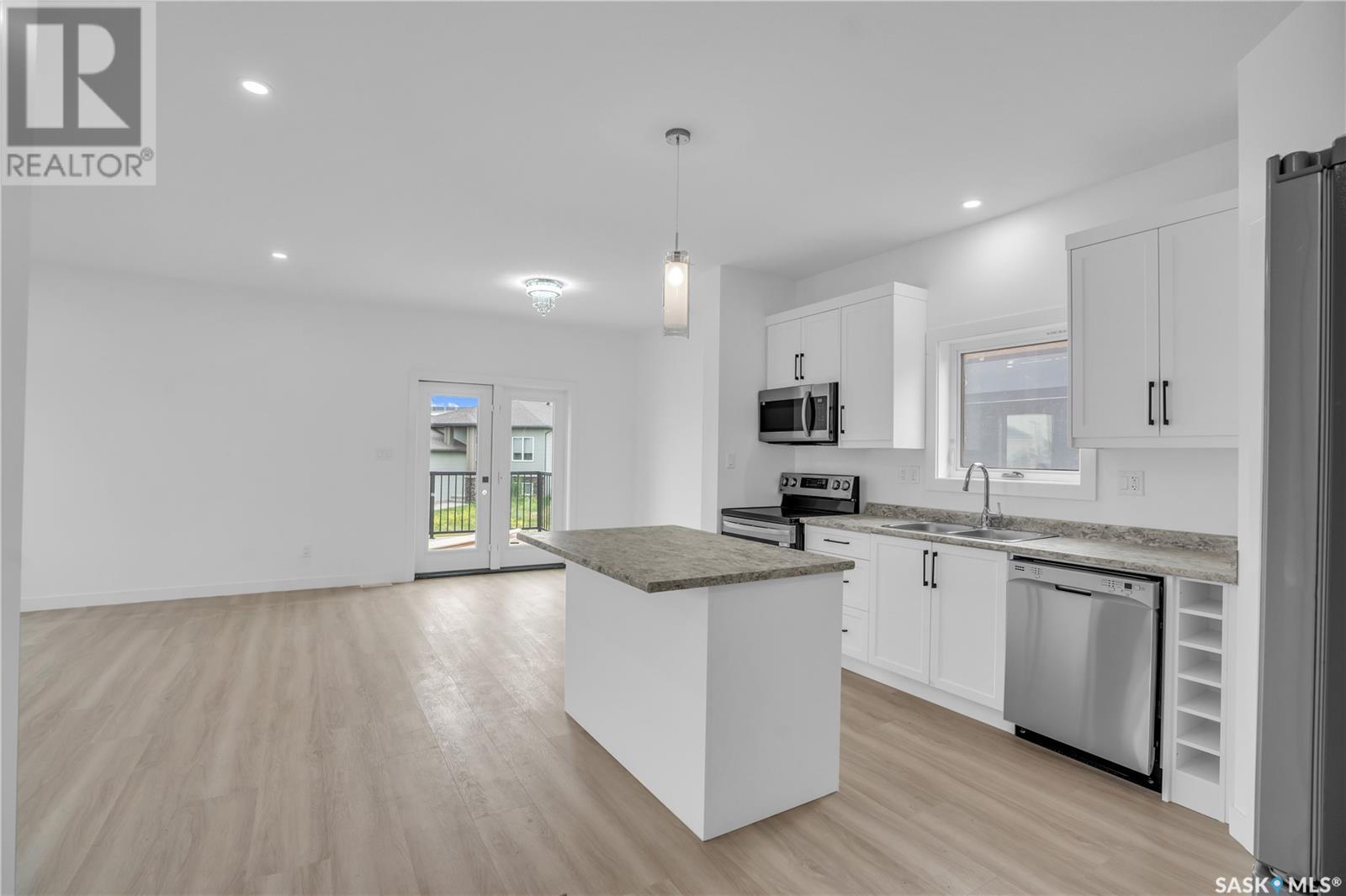 Photo 6 of 570 Kinloch Court, Saskatoon SK