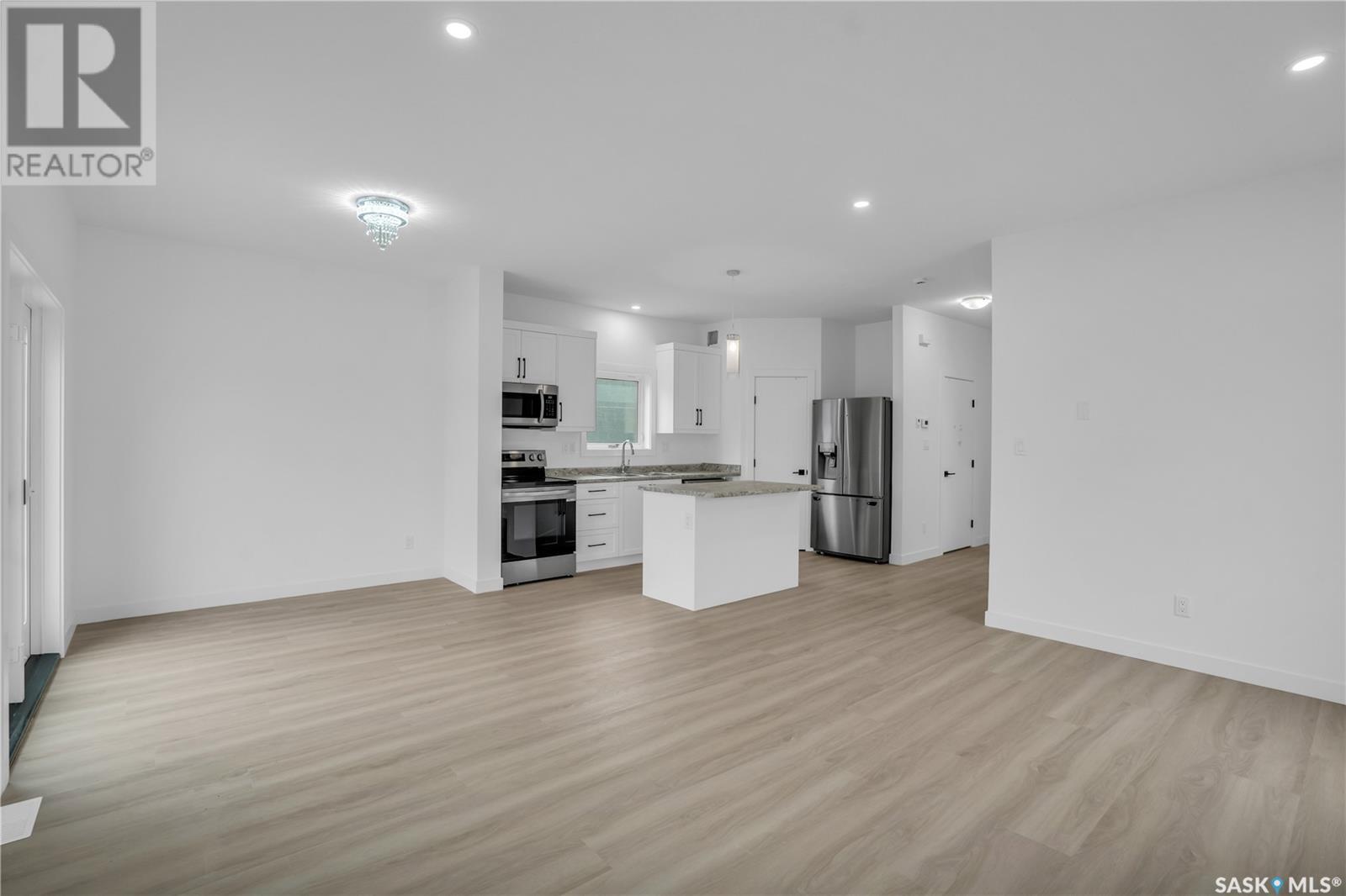 Photo 9 of 570 Kinloch Court, Saskatoon SK