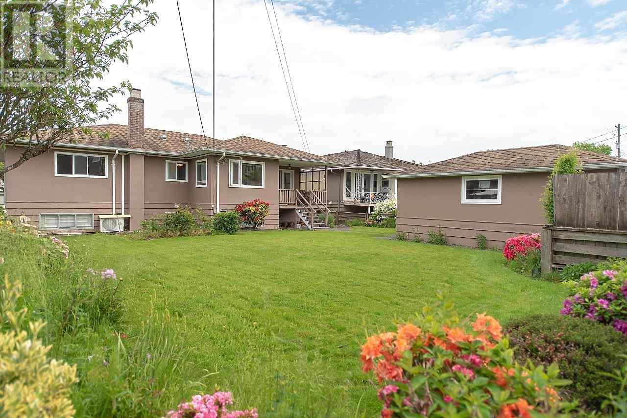 Photo 2 of 4443 Brakenridge Street, Vancouver BC