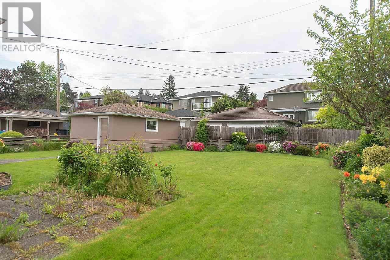 Photo 3 of 4443 Brakenridge Street, Vancouver BC