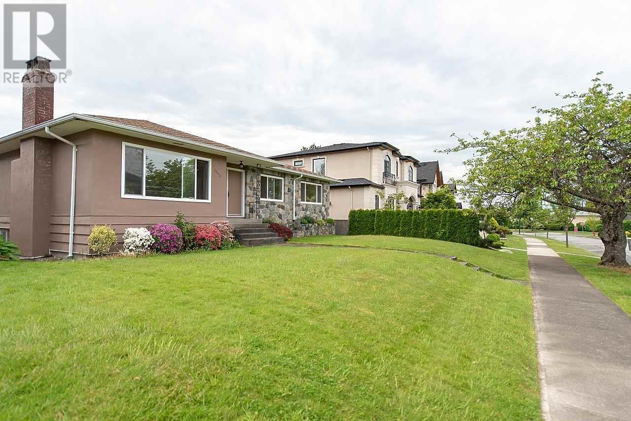 Photo 4 of 4443 Brakenridge Street, Vancouver BC