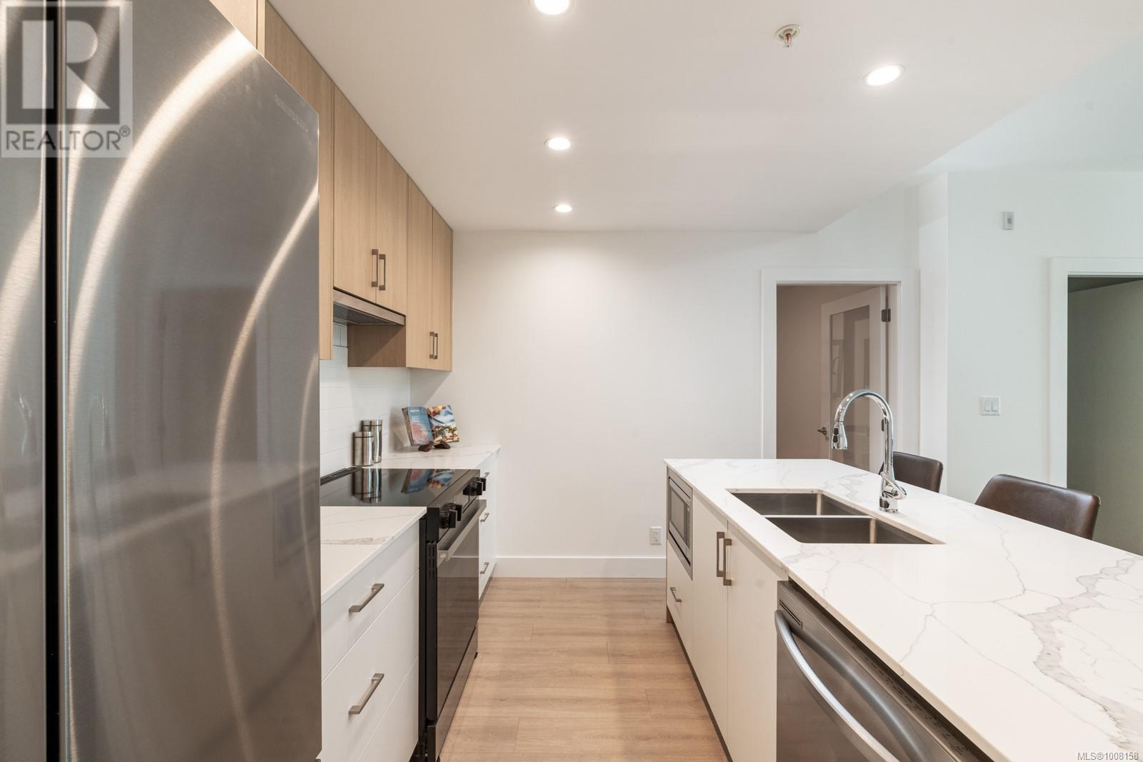 Photo 12 of 604 258 Helmcken Rd, View Royal BC