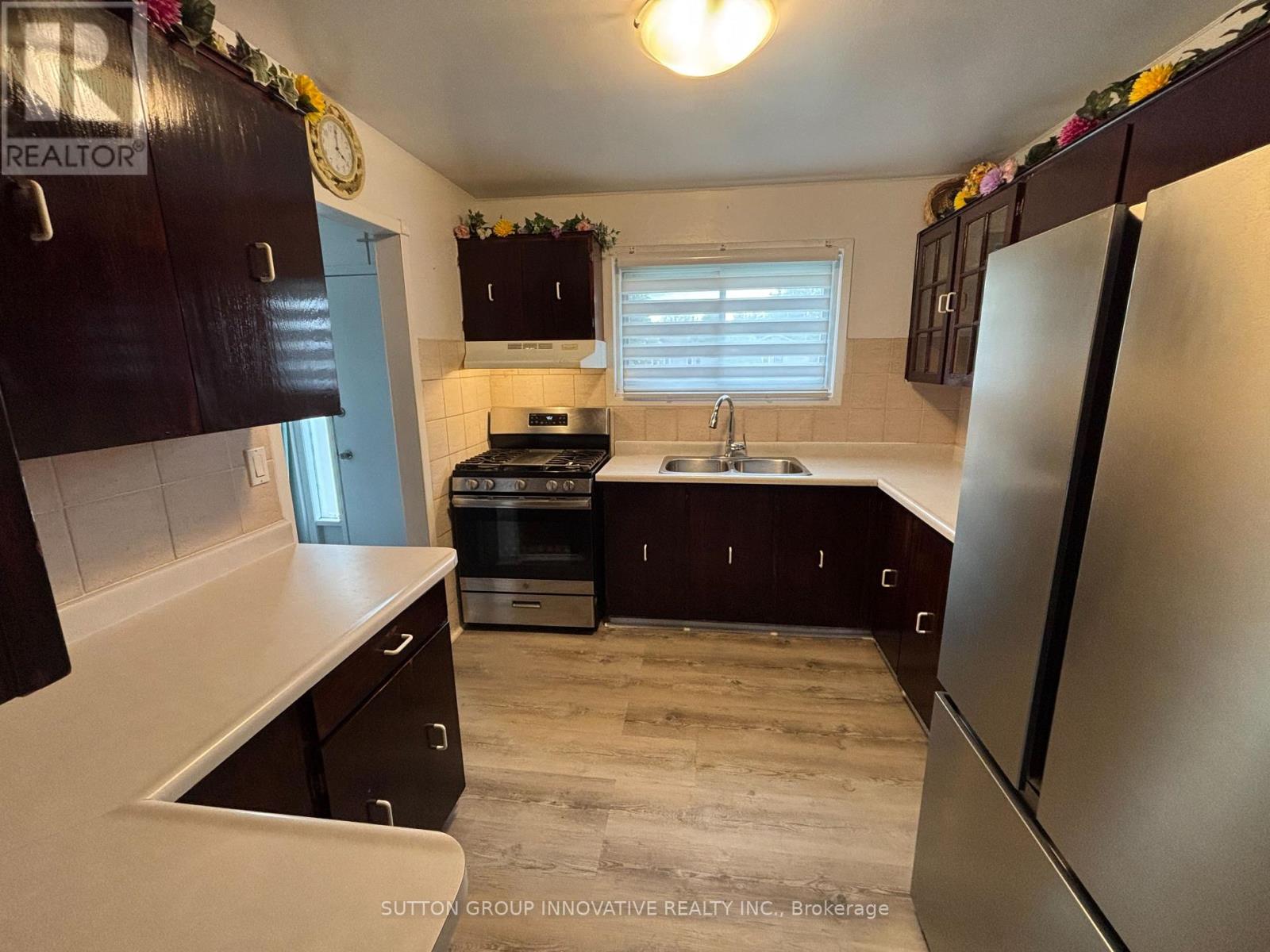 Photo 33 of 657 Upper Wentworth Street, Hamilton ON
