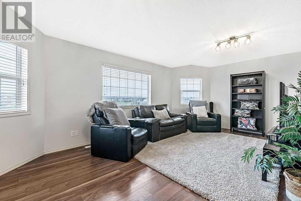 Photo 7 of 105 Cimarron Park Circle, Okotoks AB
