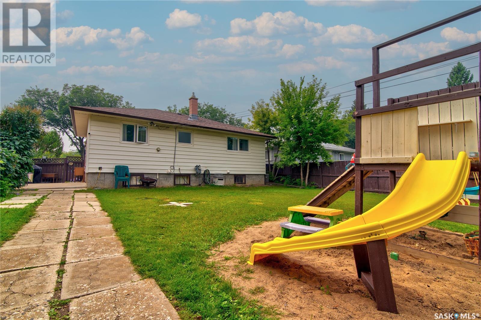Single Family House Bungalow for Sale in  Horace STREET Regina 