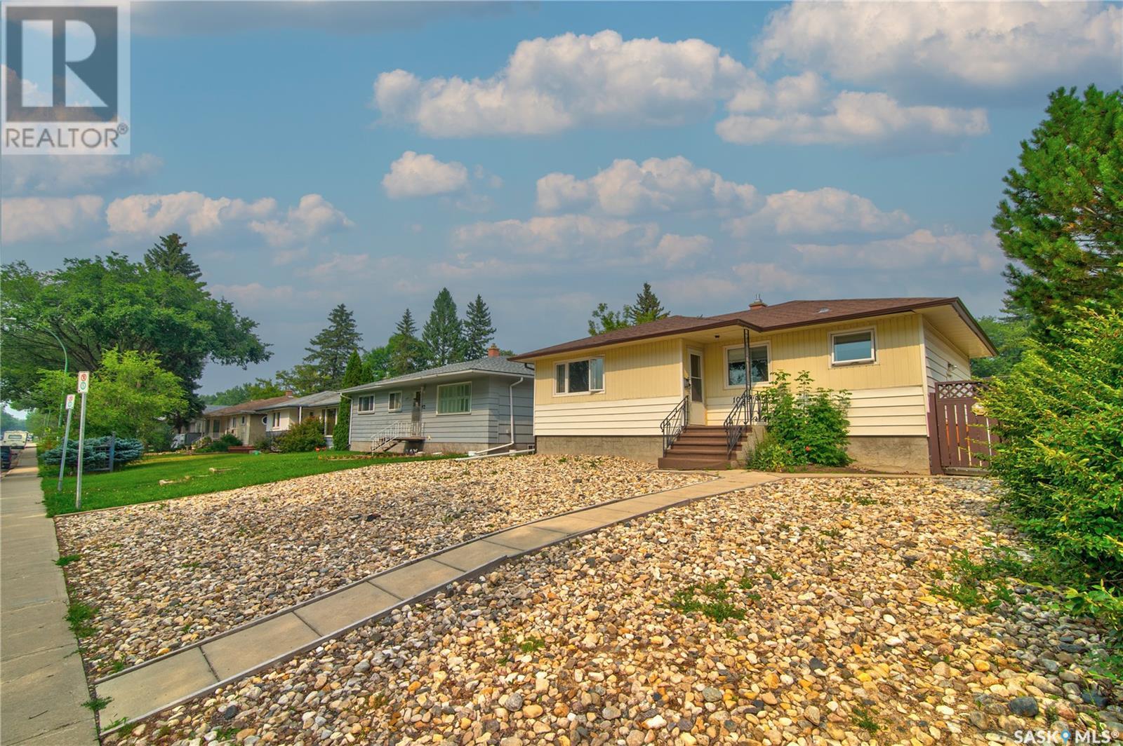 Single Family House Bungalow for Sale in  Horace STREET Regina 