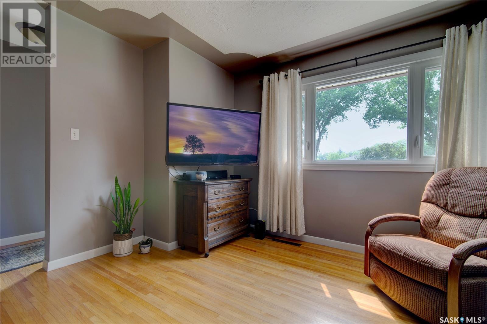 Single Family House Bungalow for Sale in  Horace STREET Regina 