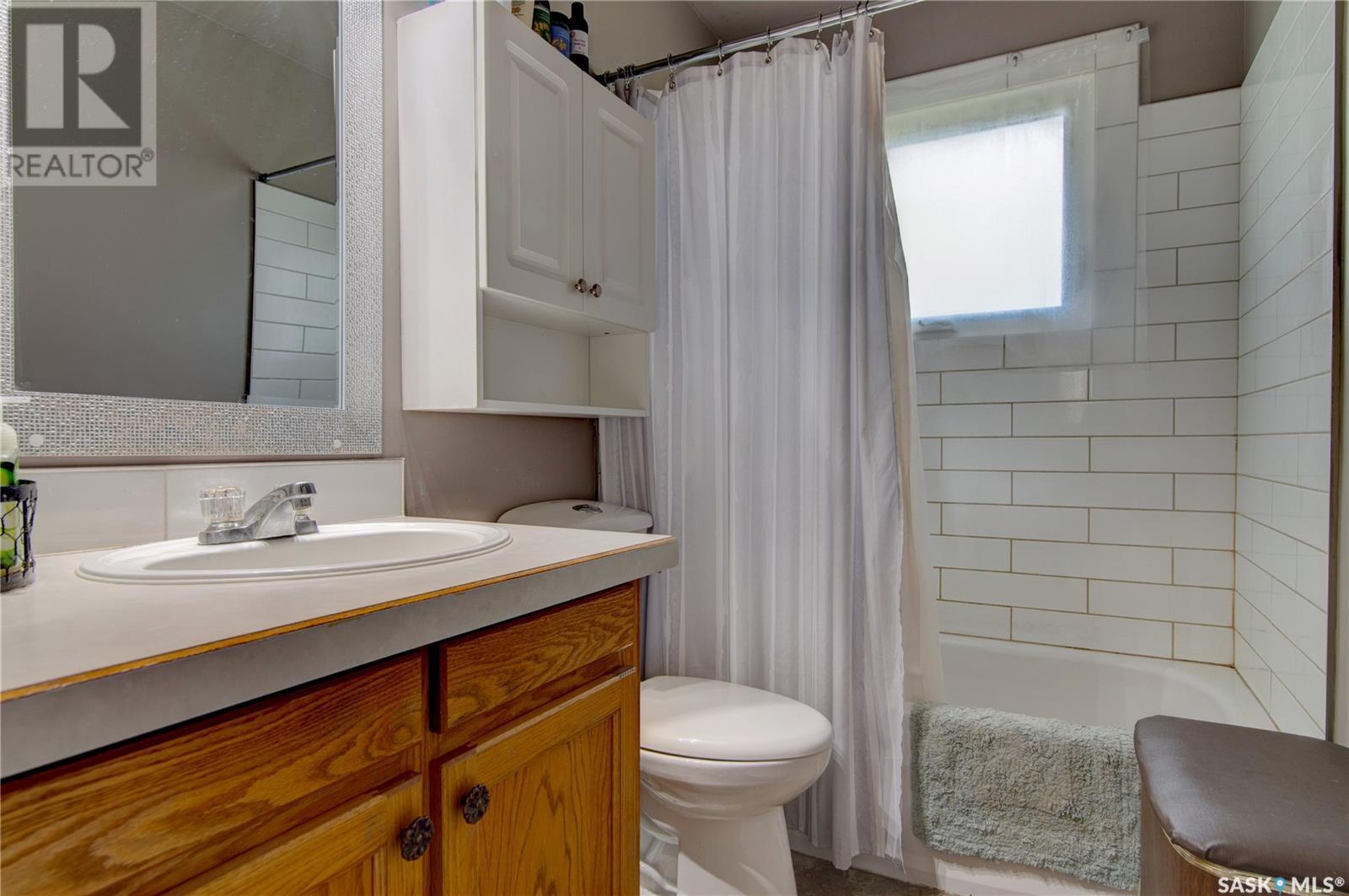 Single Family House Bungalow for Sale in  Horace STREET Regina 