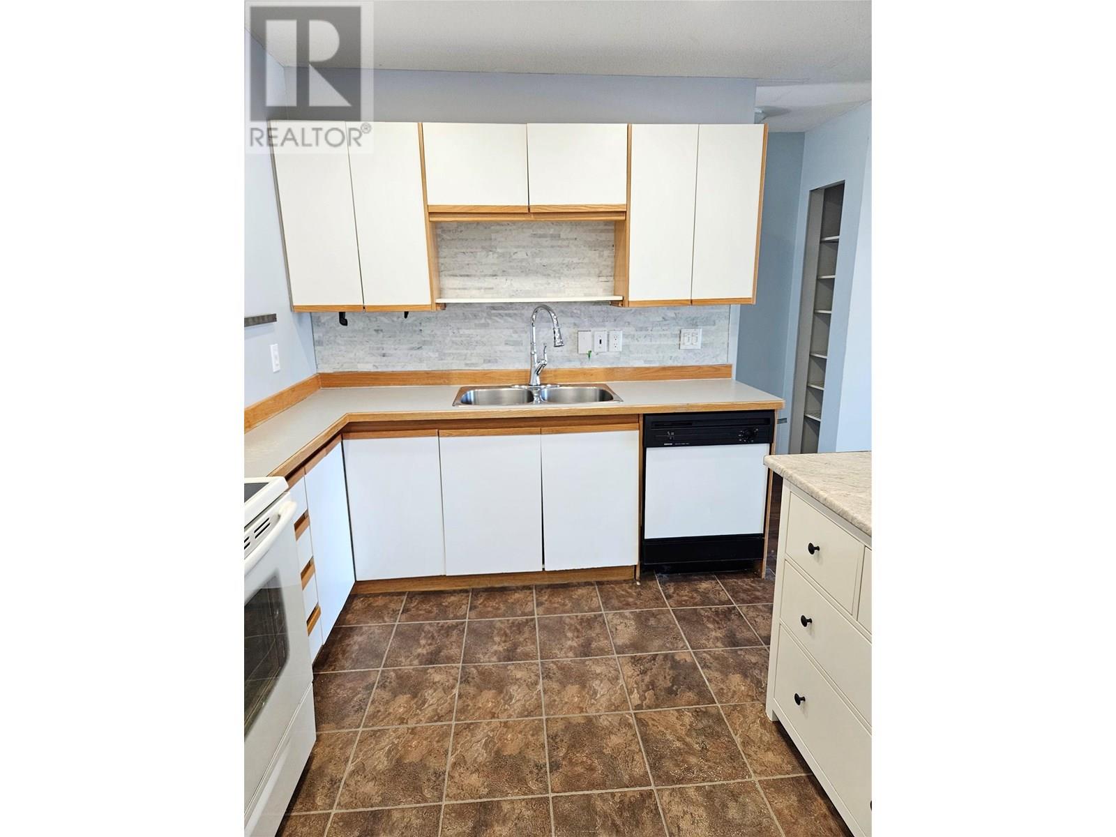 #307 2295 BLAIR STREET - 5