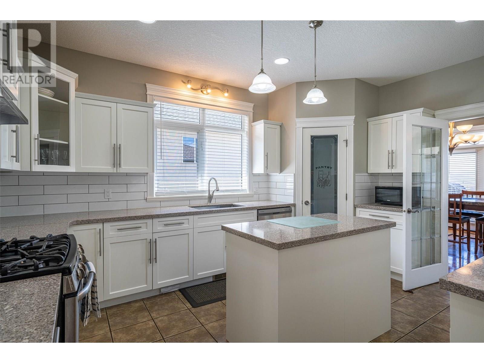 Photo 17 of 733 Mt York Drive, Coldstream BC