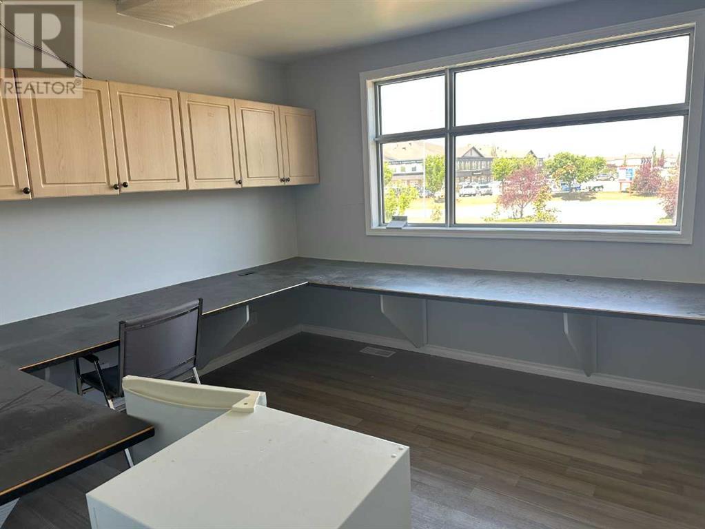 Photo 10 of 101 10071 120 Avenue, Grande Prairie AB