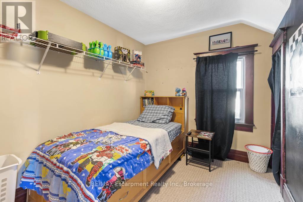 Photo 17 of 11 Facer Street, St Catharines ON