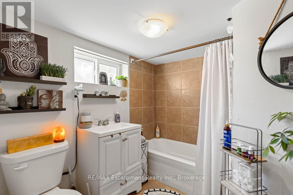 Photo 20 of 11 Facer Street, St Catharines ON
