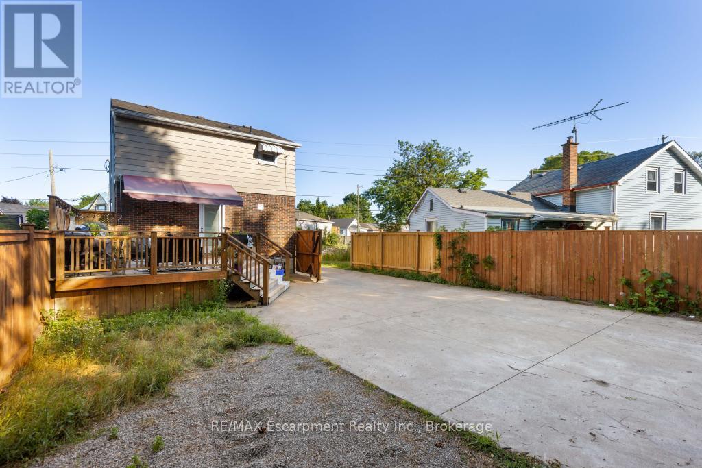 Photo 23 of 11 Facer Street, St Catharines ON