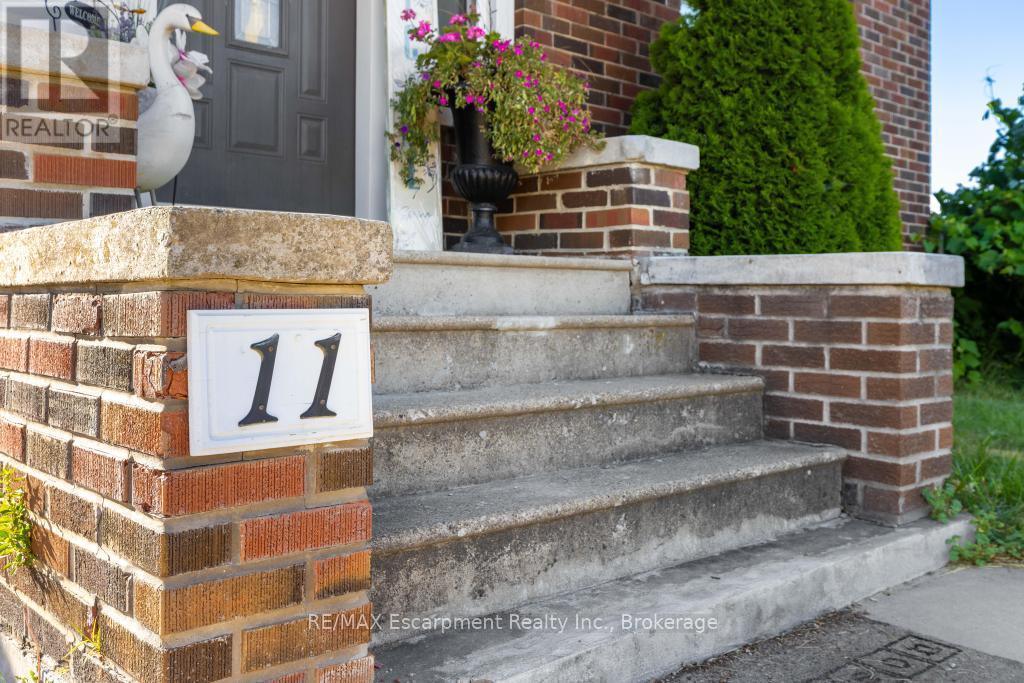 Photo 3 of 11 Facer Street, St Catharines ON